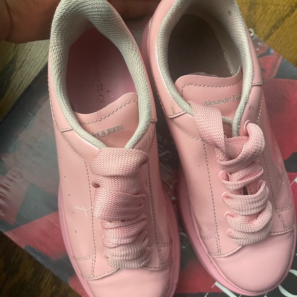 Little girl pink patent leather McQueen’s sneakers. Euro size 31 - Picture 2 of 7